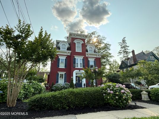 Exterior, Facade, Georgian