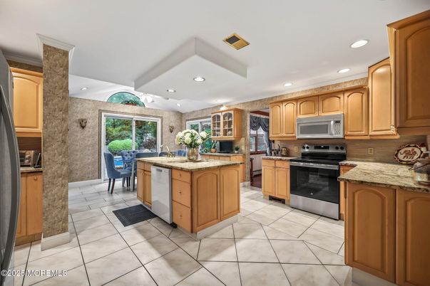 Dining room, Interior, Kitchen, Recessed Lighting, Stainless Steel Appliances