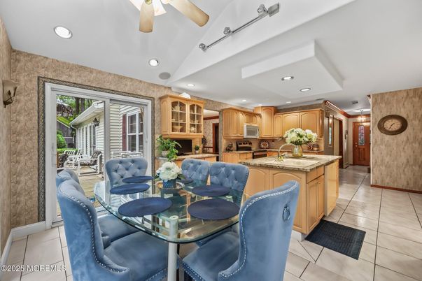 Dining room, Interior, Kitchen, Recessed Lighting