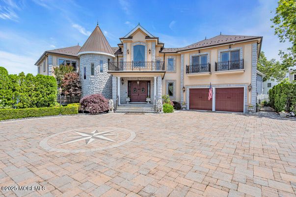 Attached, Exterior, Facade, French Provincial