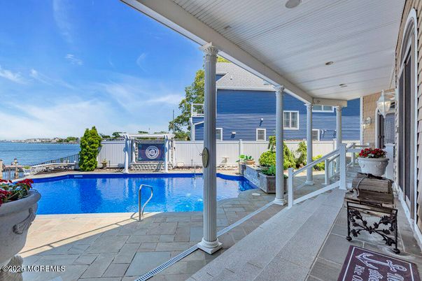 Exterior, Pool, Water