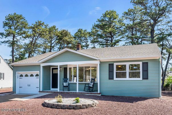 Attached, Exterior, Facade, Ranch