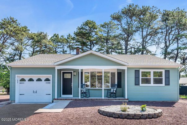 Attached, Exterior, Facade, Ranch
