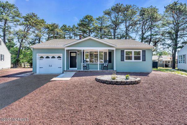 Attached, Exterior, Facade, Ranch