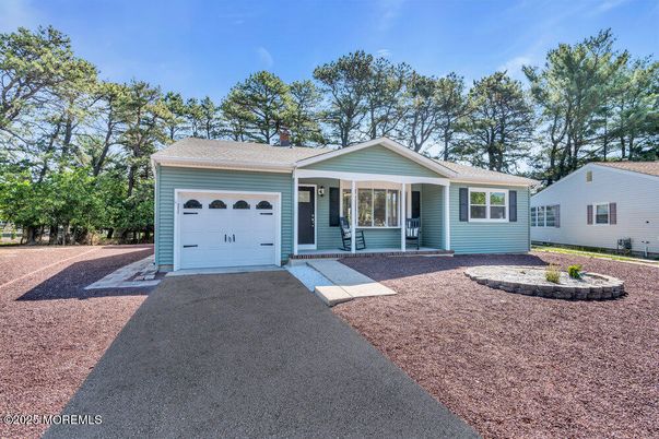 Attached, Exterior, Facade, Ranch