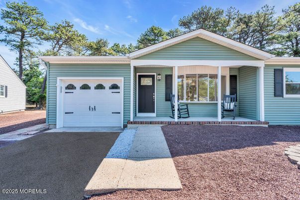 Attached, Exterior, Facade, Ranch