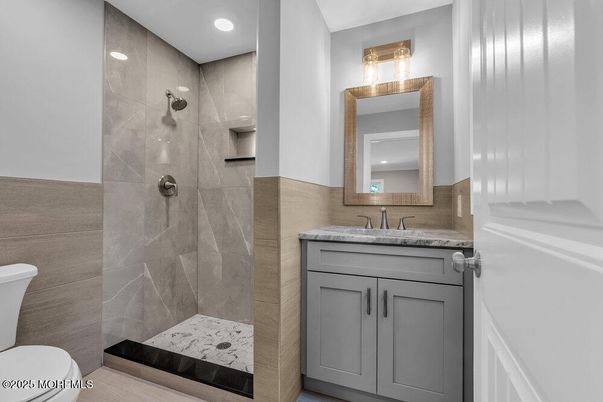 Bathroom, Interior, Recessed Lighting
