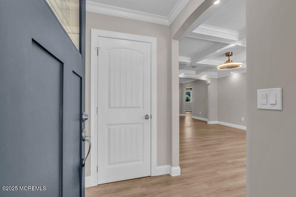 Interior, Recessed Lighting, Wood Texture Flooring