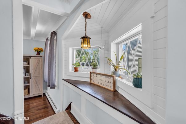 Interior, Pendant Lights, Wood Texture Flooring
