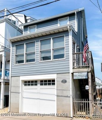 Attached, Exterior, Facade, Rowhouse