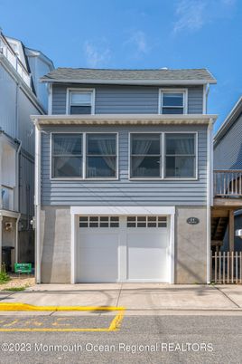 Attached, Exterior, Facade, Rowhouse