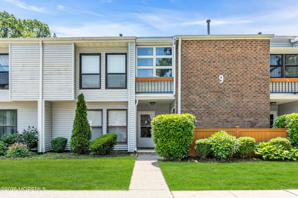 Exterior, Facade, Brick Facade, Rowhouse