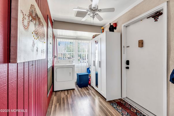 Interior, Washer, Wood Texture Flooring