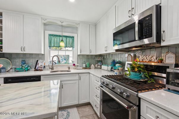 Interior, Kitchen, Pendant Lights, Recessed Lighting, Stainless Steel Appliances