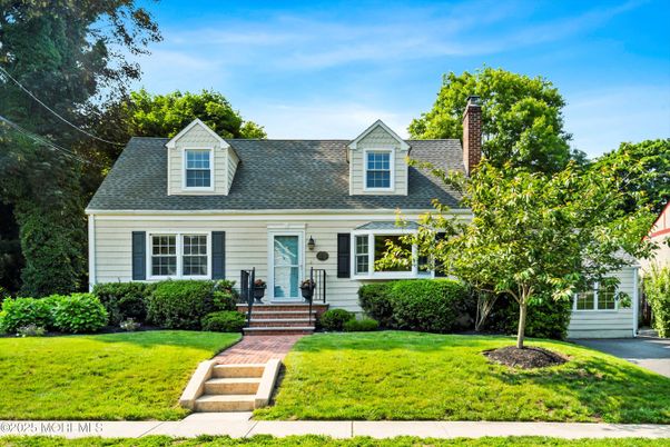 Exterior, Facade, Cape Cod