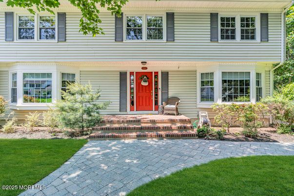 Exterior, Facade, Raised Ranch