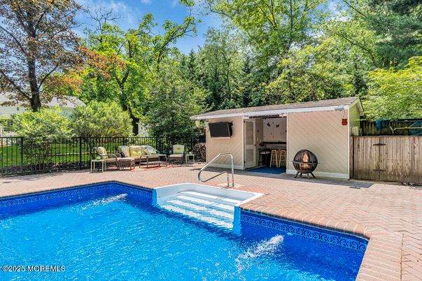 Exterior, Pool