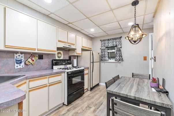 Interior, Kitchen, Pendant Lights, Recessed Lighting, Wood Texture Flooring