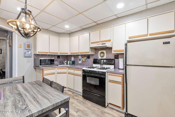 Chandelier, Dining room, Interior, Kitchen, Recessed Lighting, Wood Texture Flooring