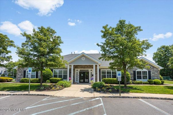 Exterior, Facade, Ranch