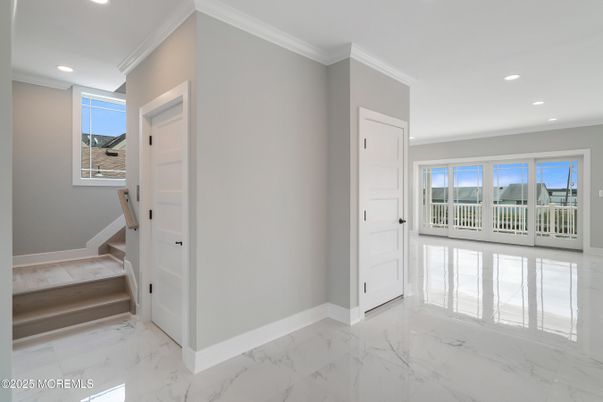 Empty room, Interior, Marble, Recessed Lighting