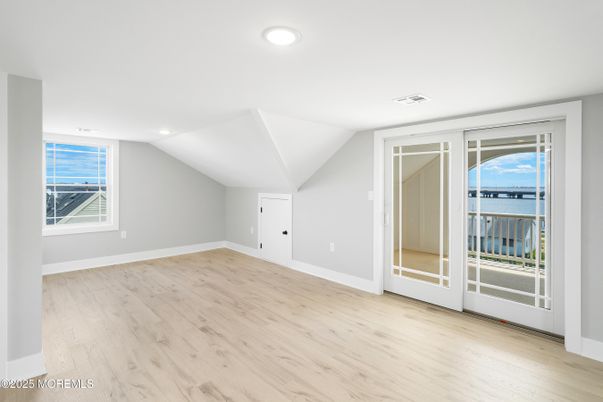 Empty room, Interior, Recessed Lighting, Water, Wood Texture Flooring