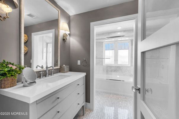 Bathroom, Dual Sink Vanities, Interior, Recessed Lighting