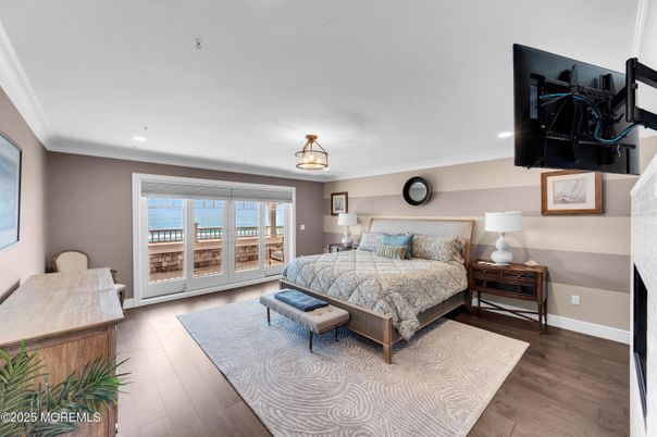 Bedroom, Interior, Recessed Lighting, Water, Wood Texture Flooring
