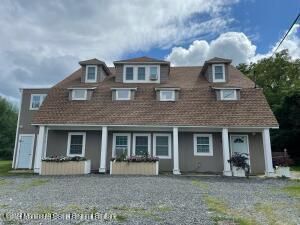 Attached, Exterior, Facade, Cape Cod
