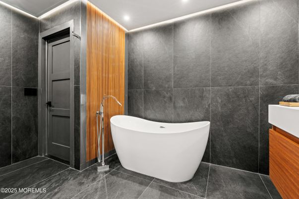 Bathroom, Free Standing Baths, Interior, Recessed Lighting