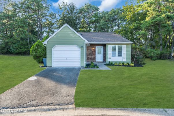 Attached, Exterior, Facade, Ranch