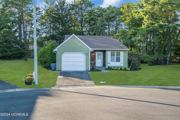 Attached, Exterior, Facade, Ranch