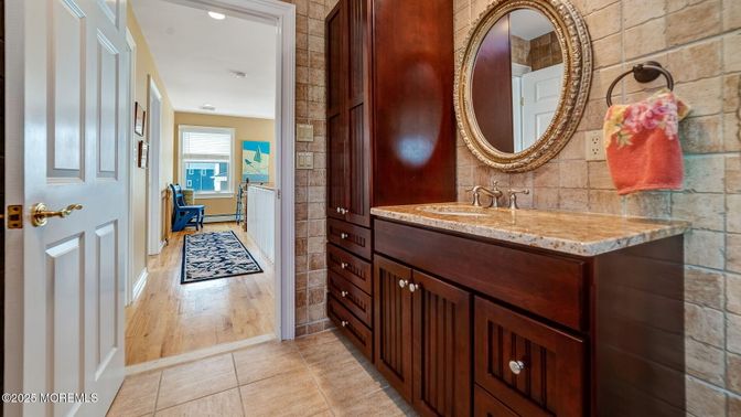 Bathroom, Interior, Recessed Lighting, Wood Texture Flooring
