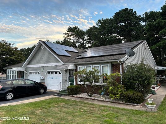 Attached, Exterior, Facade, Solar Panels, Ranch
