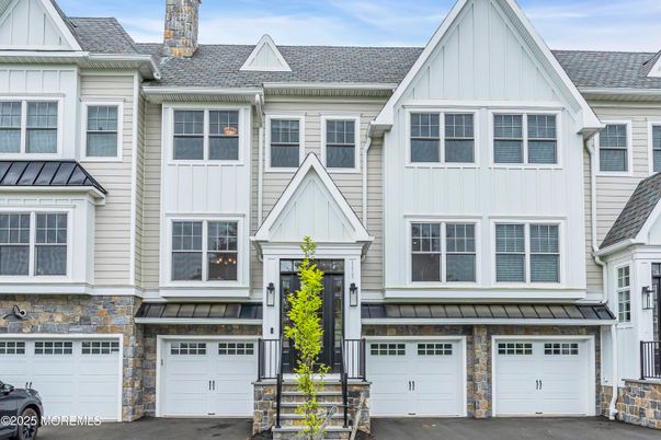 Attached, Exterior, Facade, Rowhouse