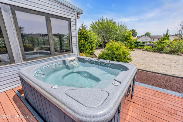 Exterior, Hot Tub