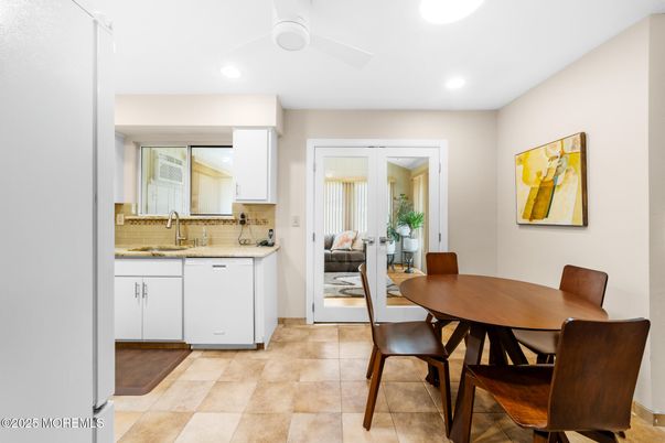 Dining room, Interior, Kitchen, Recessed Lighting