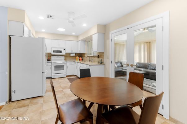Dining room, Interior, Kitchen, Recessed Lighting