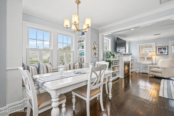 Chandelier, Dining room, Fireplace, Interior, Recessed Lighting, Wood Texture Flooring