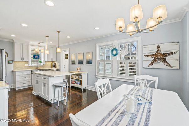 Dining room, Interior, Kitchen, Pendant Lights, Recessed Lighting, Wood Texture Flooring