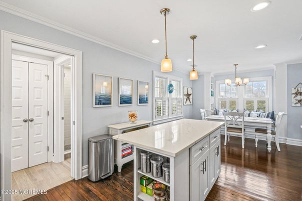 Chandelier, Dining room, Interior, Kitchen, Pendant Lights, Recessed Lighting, Wood Texture Flooring