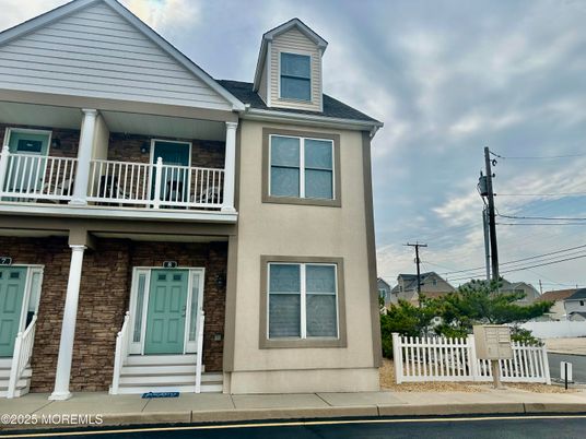 Exterior, Facade, Brick Facade, Queen Anne Victorian