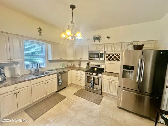 Chandelier, Interior, Kitchen, Pendant Lights, Stainless Steel Appliances