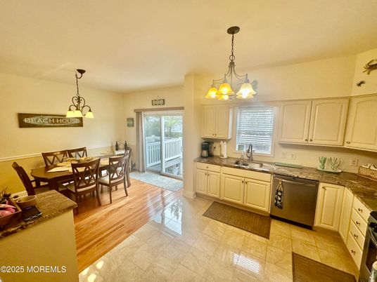 Chandelier, Dining room, Interior, Kitchen, Pendant Lights, Wood Texture Flooring