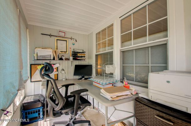 Home Office, Interior