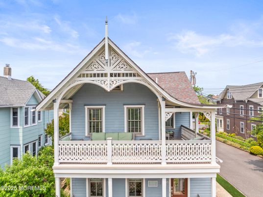 Exterior, Facade, Queen Anne Victorian