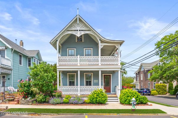 Exterior, Facade, Queen Anne Victorian