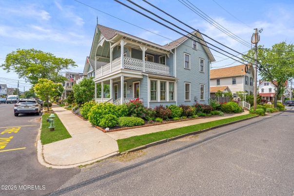 Exterior, Facade, Queen Anne Victorian