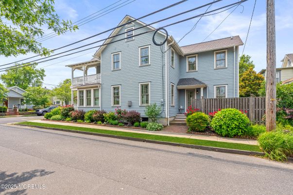 Exterior, Facade, Queen Anne Victorian