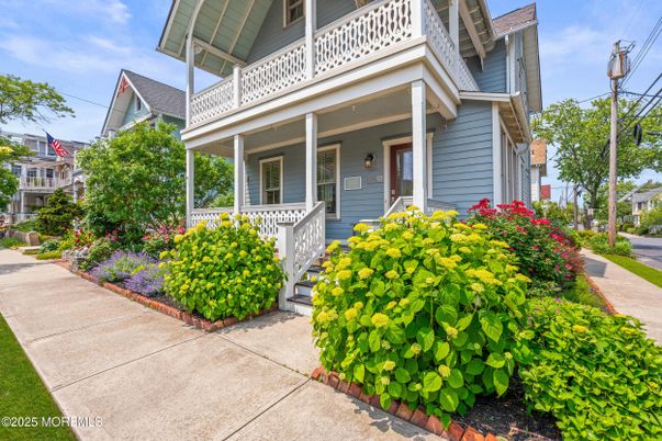 Exterior, Facade, Queen Anne Victorian